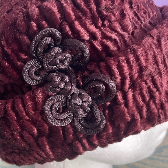 Vintage Betmar New York Velvet Pillbox Hat With Decorative Soutache Knot Trim main image 3
